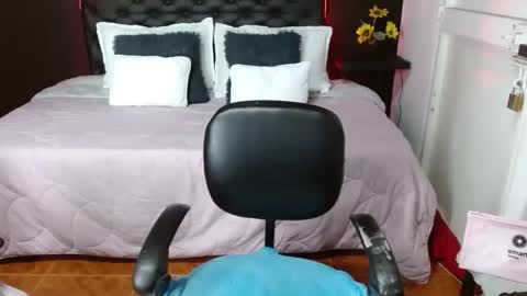  D O M I N K  online show from 02-15-25, 02:15