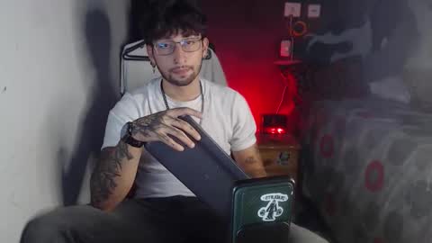 Snapshot of dominus_kane chatting on 11-23-25, 06:35 dominus_kane online show from 11-23-25, 06:35