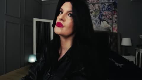 Snapshot of dommelisa chatting on 10-10-25, 07:35 Dom Melisa online show from 10-10-25, 07:35