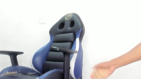 Domminick18 online show from 10-18-25, 07:42