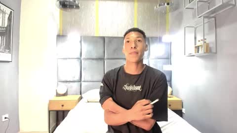 Domminick18 online show from 10-23-25, 07:23