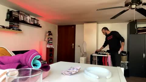 domnu_ozfutura online show from 02-02-25, 02:02