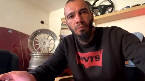 domnu_ozfutura online show from 02-05-25, 09:25