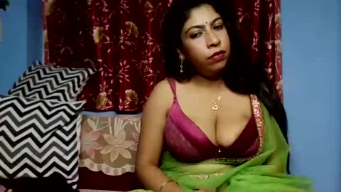 Snapshot of dona_darling chatting on 01-21-25, 04:37 Dona online show from 01-21-25, 04:37