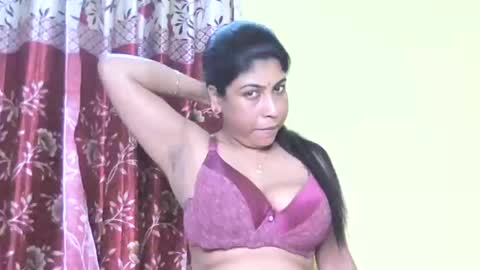 Snapshot of dona_darling chatting on 01-24-25, 05:11 Dona online show from 01-24-25, 05:11