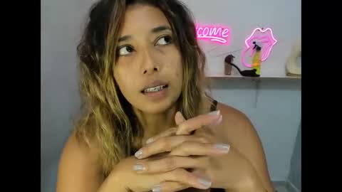 dona_tella online show from 05-11-26, 02:45