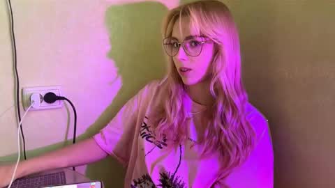 Karolina online show from 10-06-25, 10:45