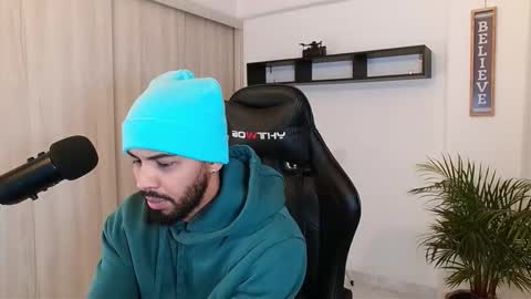 Snapshot of donn_cruz chatting on 09-30-25, 05:29 Victor online show from 09-30-25, 05:29