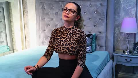 Donna online show from 12-17-24, 11:05