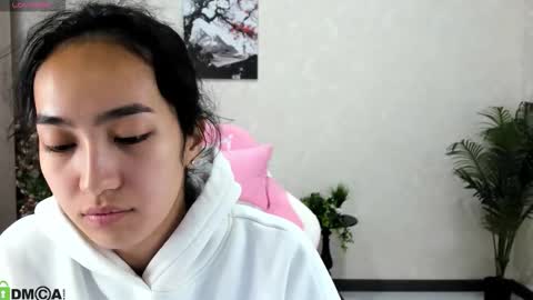 Aura online show from 10-06-25, 03:26