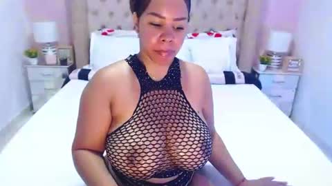 Snapshot of donnaadore chatting on 06-21-26, 04:42 Donna online show from 06-21-26, 04:42