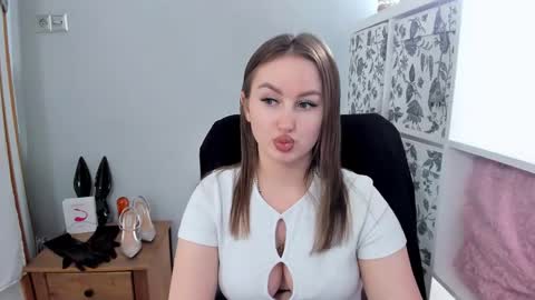 Snapshot of donnasensual chatting on 04-23-26, 02:52 DonnaSensual online show from 04-23-26, 02:52