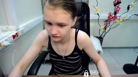 Snapshot of donnasia chatting on 07-08-26, 10:31 Sia online show from 07-08-26, 10:31