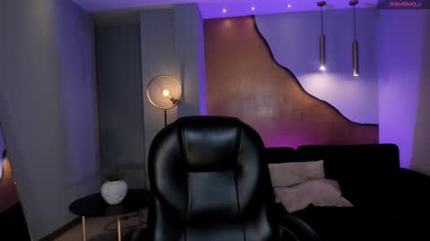  Donna Stonne  online show from 03-04-25, 07:22