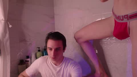 Snapshot of dontknowloool chatting on 12-22-24, 10:15 EliotKenny online show from 12-22-24, 10:15