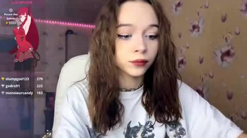 Snapshot of dontoke_ chatting on 12-18-24, 03:33 Nicole online show from 12-18-24, 03:33