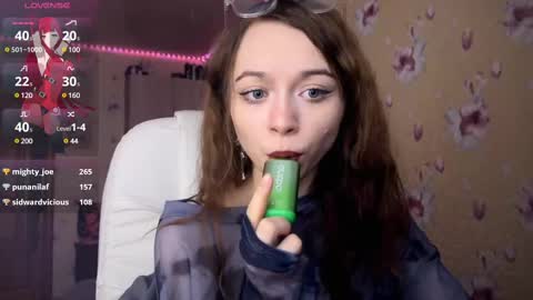 Snapshot of dontoke_ chatting on 02-12-25, 01:06 Nicole online show from 02-12-25, 01:06