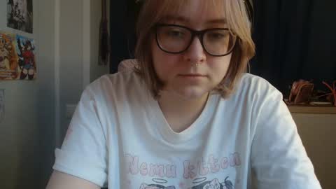 Lola online show from 10-20-25, 07:42