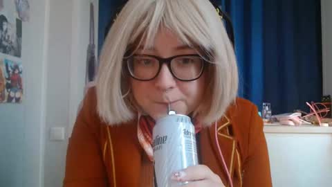 Lola online show from 10-31-25, 07:20