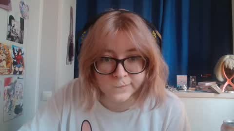 Lola online show from 11-19-25, 09:20