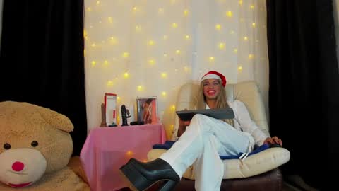 Nicolle online show from 12-02-24, 09:28
