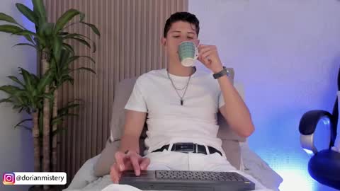 dorian_mystery online show from 09-30-25, 01:10