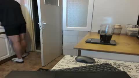 Snapshot of doriancretu95 chatting on 06-15-26, 02:41 menu below online show from 06-15-26, 02:41