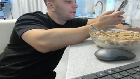 Snapshot of doriancretu95 chatting on 07-12-26, 11:45 menu below online show from 07-12-26, 11:45