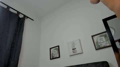 Dorian Fenix online show from 12-18-25, 07:31