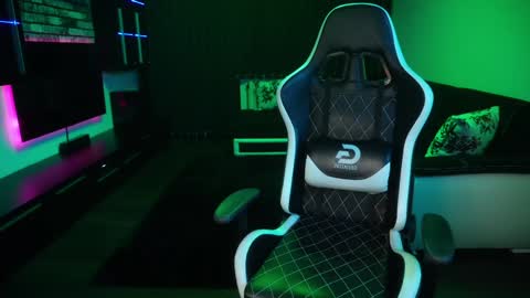 Dorian Reyes online show from 12-04-24, 02:42