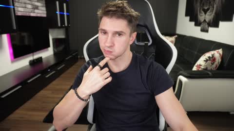 Dorian Reyes online show from 12-05-24, 01:47