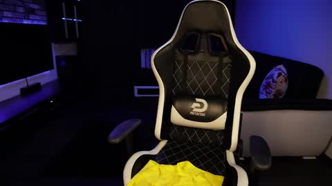 Dorian Reyes online show from 12-14-24, 02:56