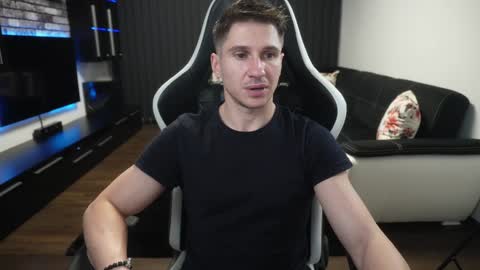 Dorian Reyes online show from 12-17-24, 11:27