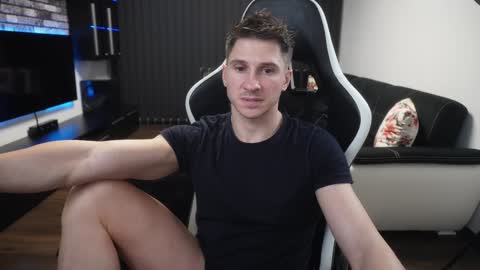 Dorian Reyes online show from 12-18-24, 02:32