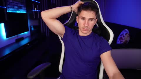 Dorian Reyes online show from 12-21-24, 03:14