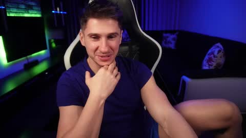 Dorian Reyes online show from 12-22-24, 01:34
