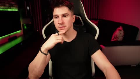 Dorian Reyes online show from 01-09-25, 05:13