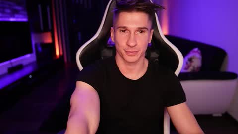 Dorian Reyes online show from 10-19-25, 12:55