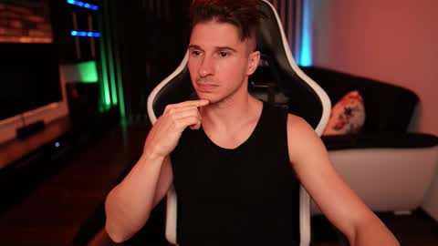 Dorian Reyes online show from 10-21-25, 07:58