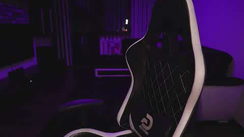 Dorian Reyes online show from 10-30-25, 12:45