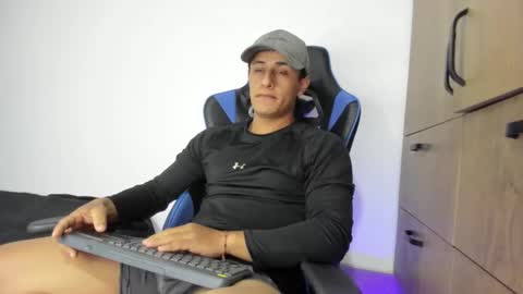 dorman_boy online show from 11-16-25, 03:56