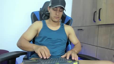 dorman_boy online show from 12-23-25, 03:48