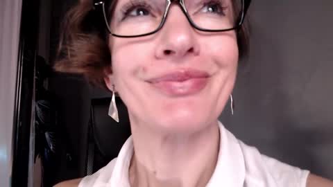 Snapshot of dorothy_meyer chatting on 01-10-25, 05:26 Dorothy Next stream on Monday at 3am-9am online show from 01-10-25, 05:26