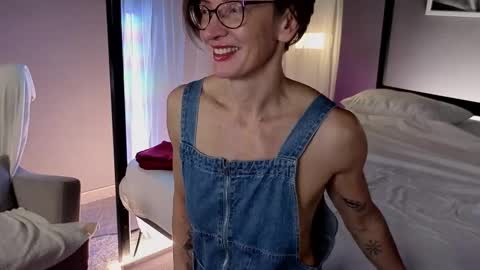 Dorothy Next stream on Monday at 3am-9am online show from 10-14-25, 08:53