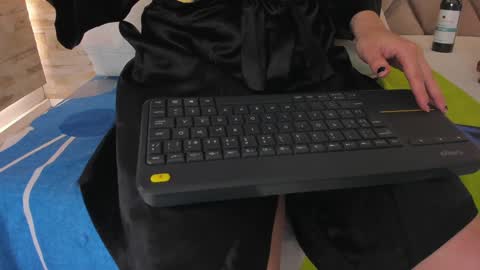  DOROTHY online show from 01-09-25, 09:16