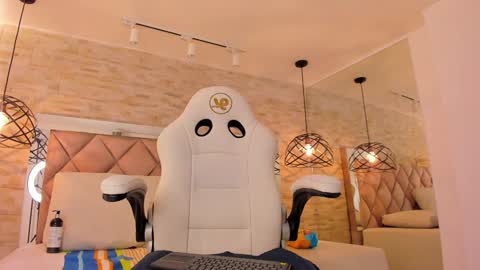  DOROTHY online show from 01-17-25, 05:42