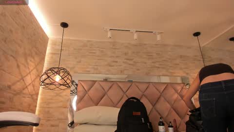  DOROTHY online show from 02-10-25, 03:35