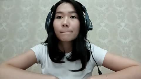 YuKi  online show from 10-06-25, 10:45