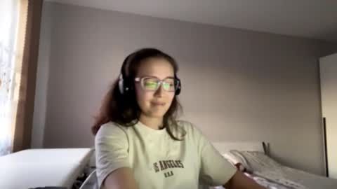 Nikki online show from 09-10-25, 03:23