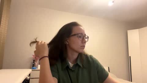 Nikki online show from 09-17-25, 04:19